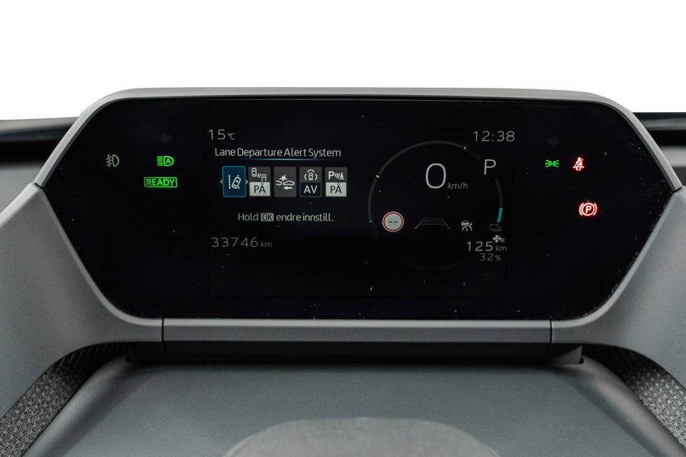 Digital kjørecomputer med trafikk skilt gjenkjenning og dekk trykk sensor