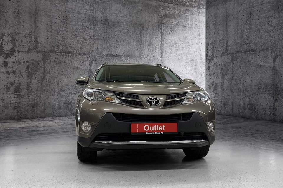 Flott Toyota RAV4 4WD Active Style i den stilige fargen Pyrite Mica!