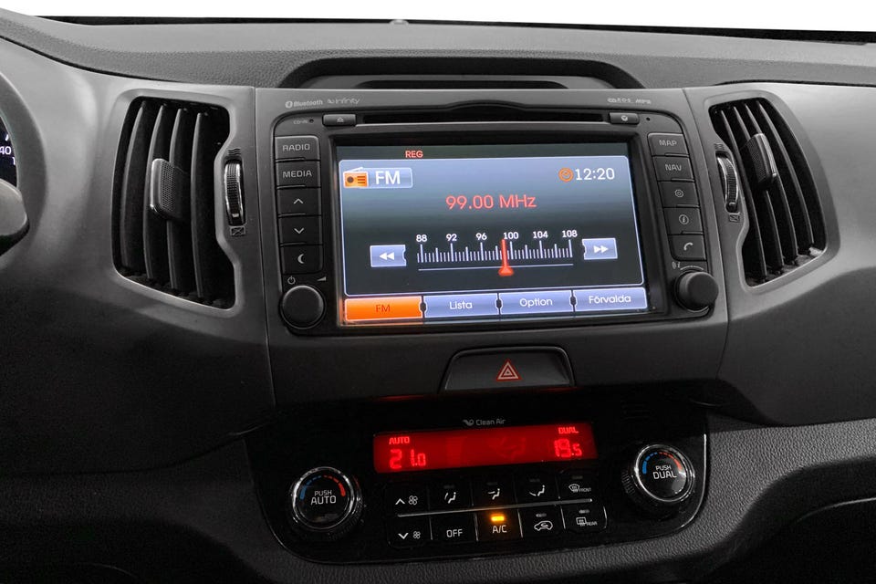 Infotainmentskjerm med navigasjon, Bluetooth og Infinity-lyd, dual-sone klimakontroll