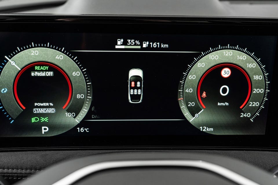Digitalt instrumentpanel med e-Pedal-funksjon og elbil-rekkeviddevisning