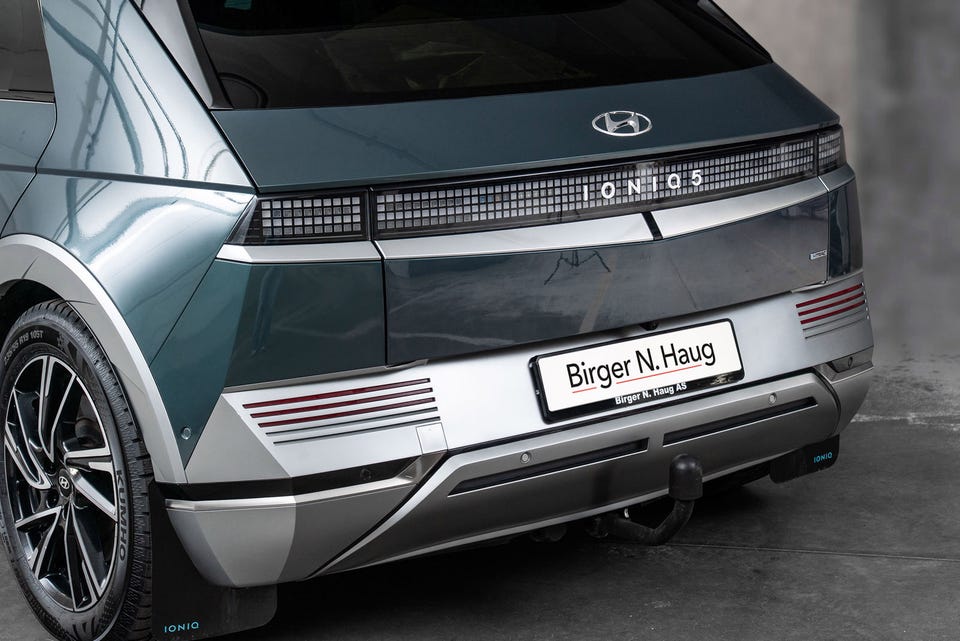 Bilen har elektrisk bakluke