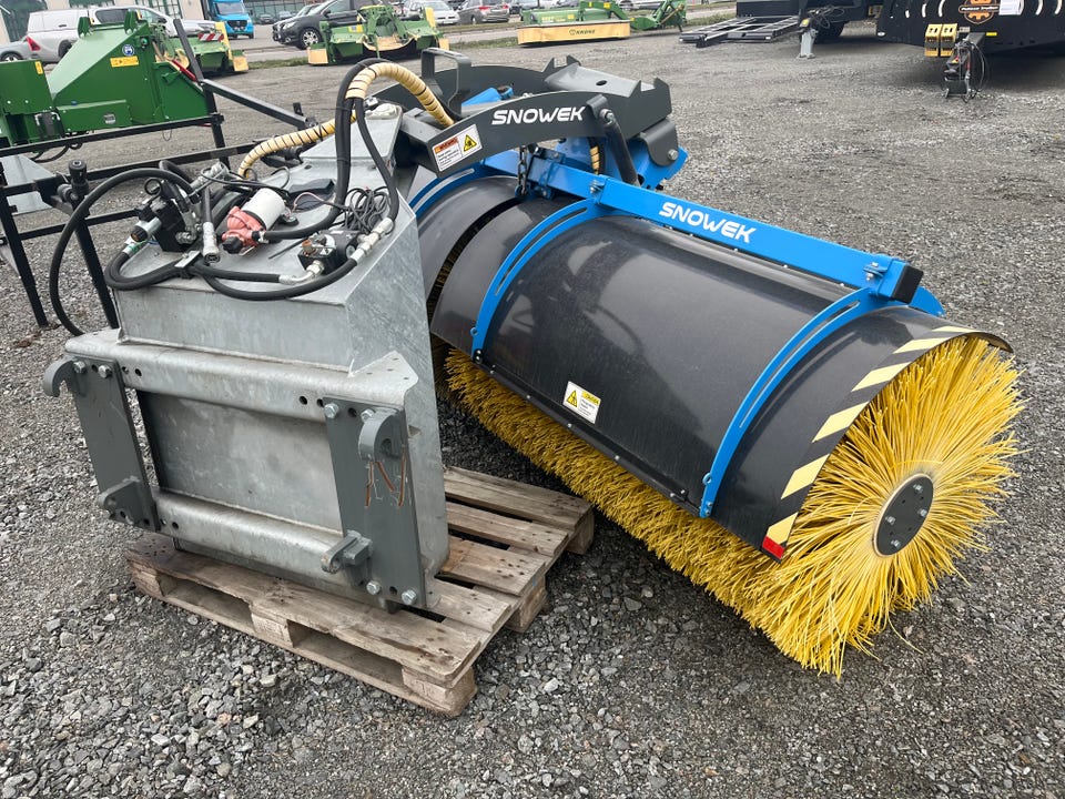 Snowek AH300 2026