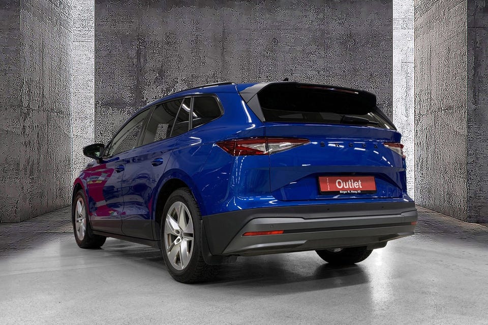 Skoda Enyaq iV80 i den nydelige fargen Race Blue Metallic