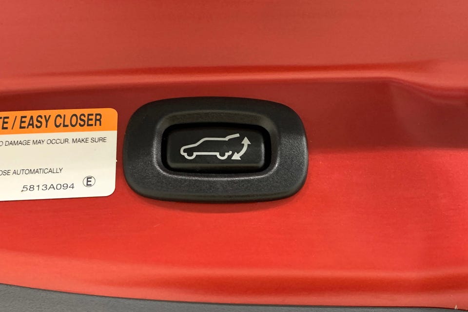 Elektrisk bakluke med Easy Closer-knapp