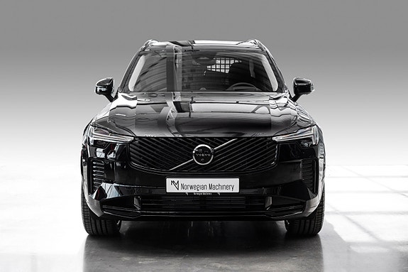 Volvo XC90 2 of 5