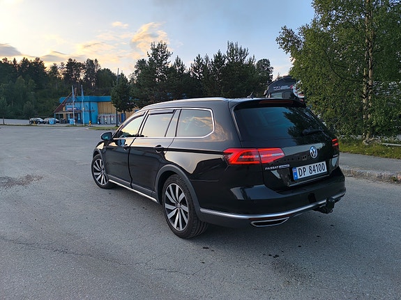 Volkswagen Passat Alltrack 2 of 30