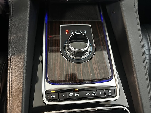 Jaguar F-PACE 19 of 28