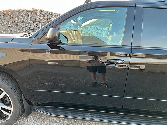 Chevrolet Suburban 9 of 30