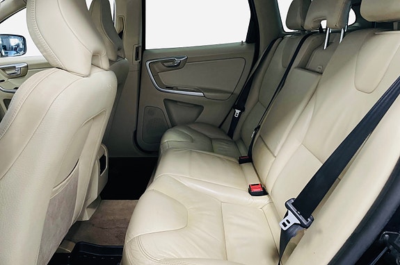 Volvo XC60 10 of 14