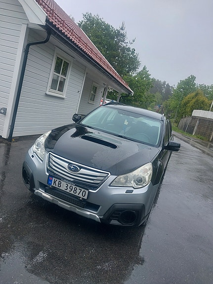 Subaru Outback 2 of 5