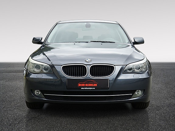 BMW 520d 2 of 5
