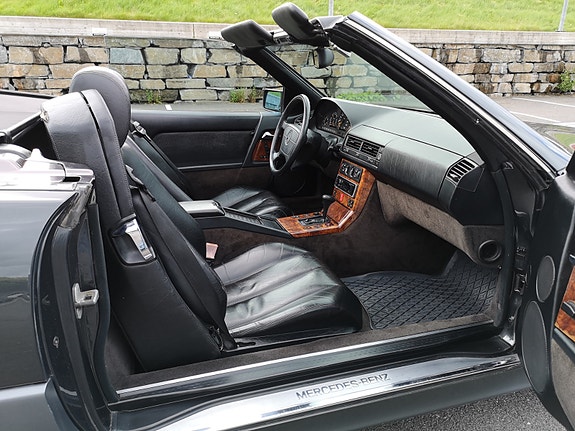 Mercedes-Benz SL300 11 of 26