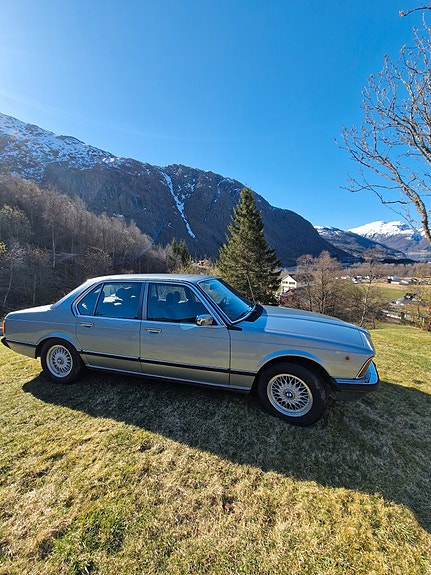 BMW 745iA 5 of 14