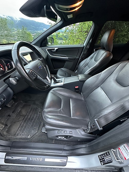 Volvo XC60 8 of 17