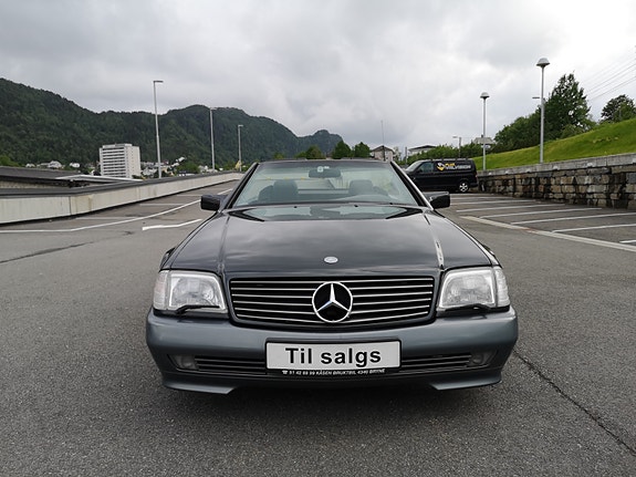 Mercedes-Benz SL300 2 of 5