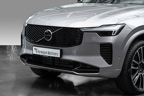 Volvo XC90 3 of 5