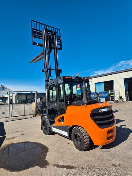 Doosan D55C-9 4 of 5