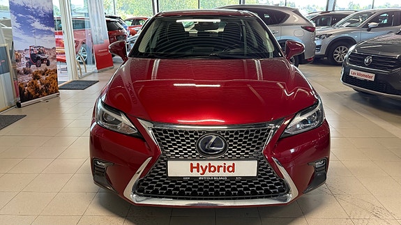 Lexus CT200h 2 of 5