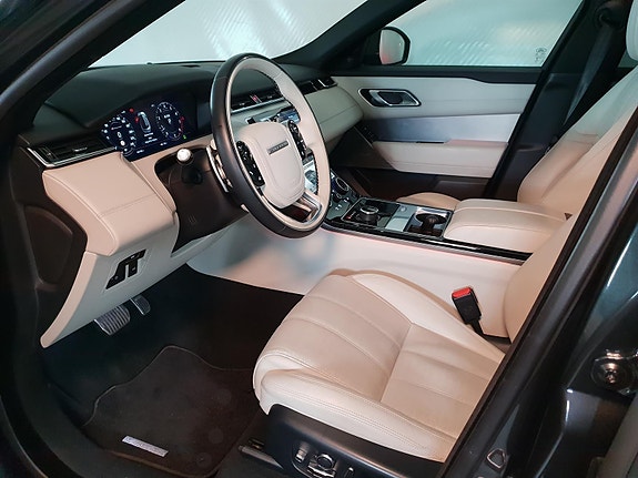 Land Rover Range Rover Velar 12 of 22