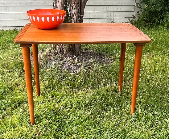 Strøkent retro teak settbord