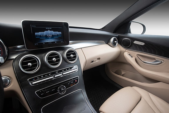 Mercedes-Benz C350 18 of 30