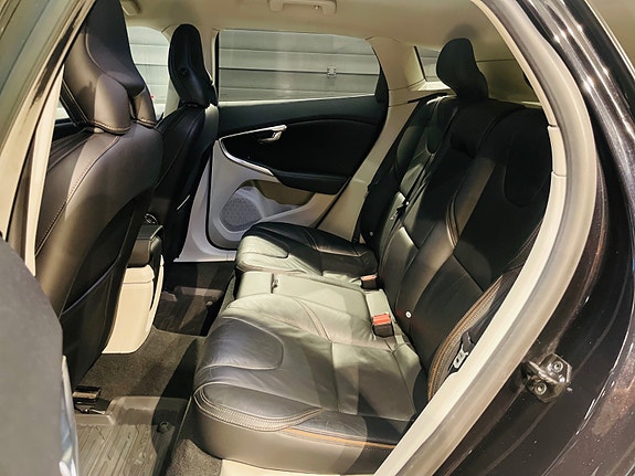 Volvo V40 Cross Country 27 of 30