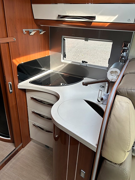Mobilvetta K-Yacht Tekno Line 85 | lav km | ny reg. reim 24/4-26 | fukt- og gasstestet 7/8-25 | meget velholdt | enkle senger og senkeseng 19 of 30