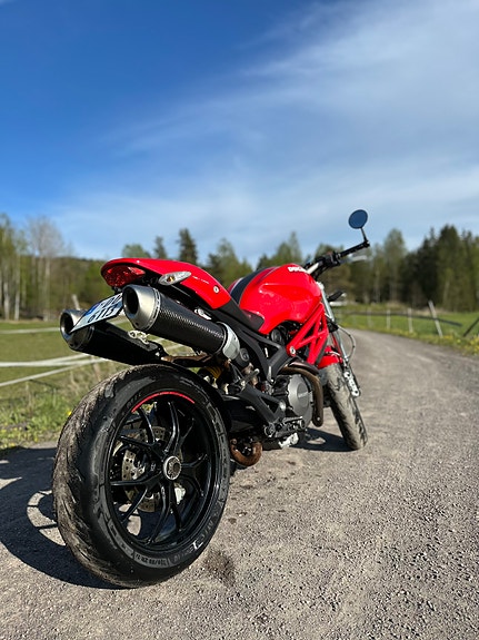 Ducati Monster 796 5 of 6