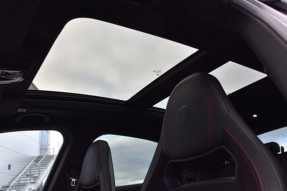 Alfa Romeo Stelvio Quadrifoglio 26 of 30
