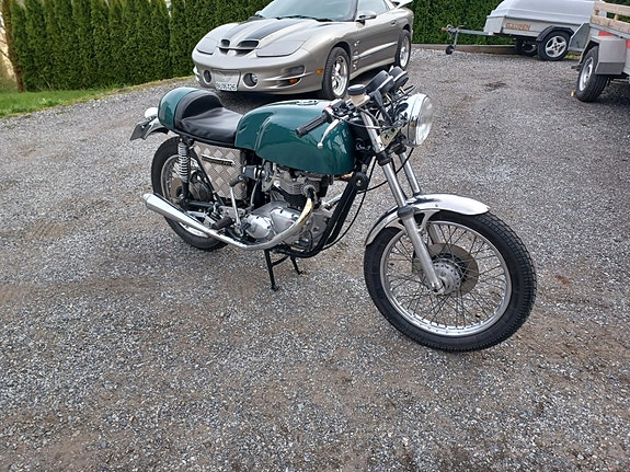 Triumph Bonneville T140 caferacer. 2 of 3