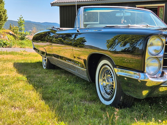 Pontiac Bonneville 3 of 5