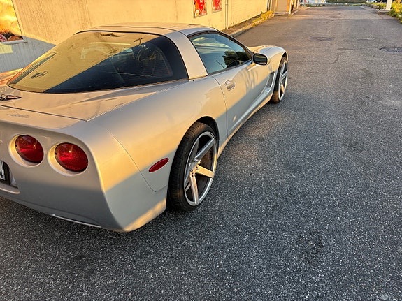 Chevrolet Corvette 9 of 26