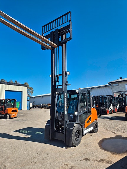 Doosan D55C-9 2 of 5