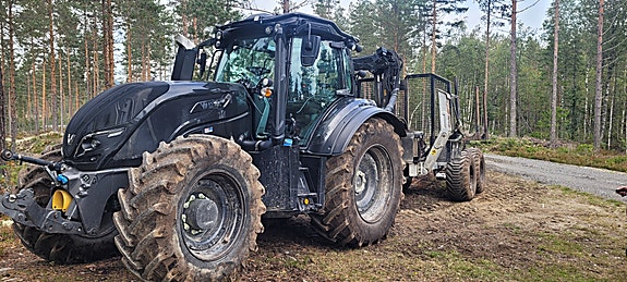 Valtra T 174 Versu. skogsrigget. 2020, kr 2 495 000,-