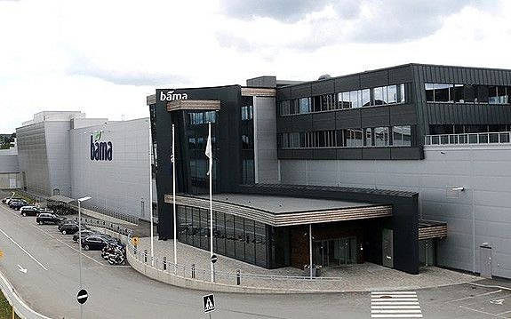 Hovedinngang (deles med Bama)