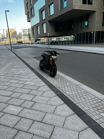 Yamaha MT-09 10 of 13