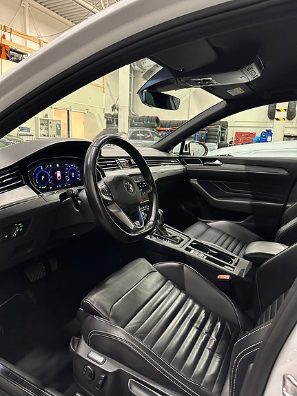 Volkswagen Passat 9 of 28