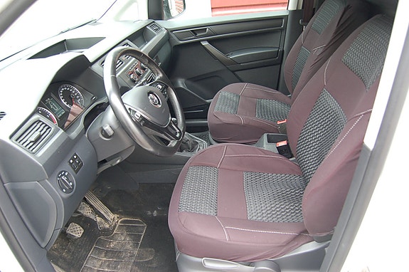 Volkswagen Caddy Maxi 12 of 12