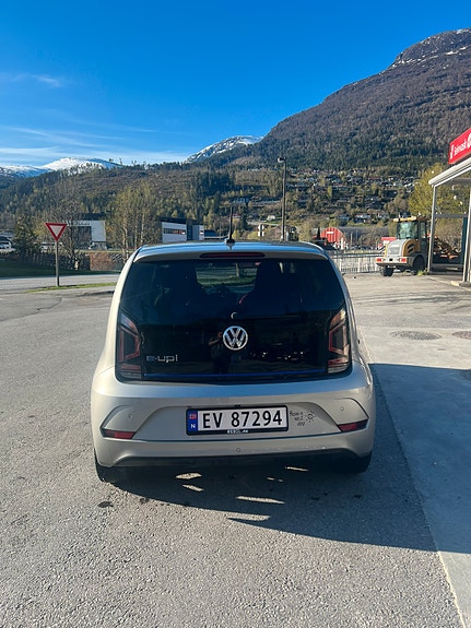 Volkswagen e-Up! 4 of 5