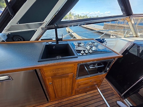 Sunseeker 40 Travado med akter Cabin, mye påkostet og stor badeplattform 25 of 30