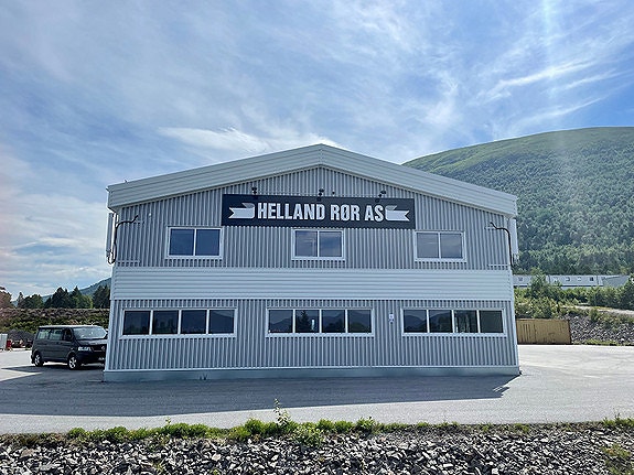 Vårt hovedkontor og rør verksted ligger ved Trohaugen i Tomrefjord