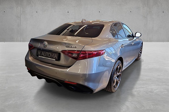 Alfa Romeo Giulia 3 of 5