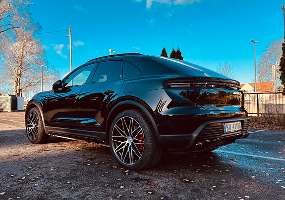 Porsche Macan 27 of 30