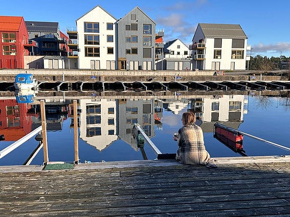 Vi unner oss ofte lunsj eller en kopp kaffe på brygga i Langesund