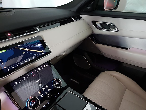 Land Rover Range Rover Velar 14 of 22