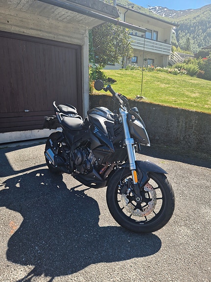 VOGE 500 R 2 of 5