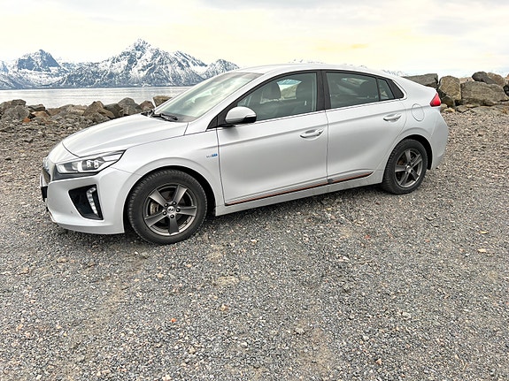 Hyundai IONIQ 2 of 15
