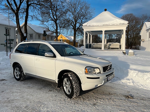 Volvo XC90 2 of 26
