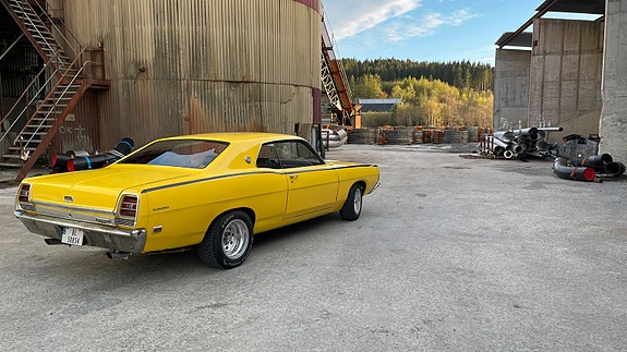 Ford Fairlane 2 of 6