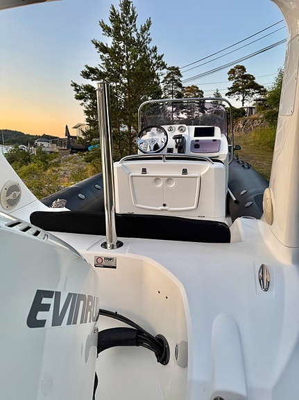Brig Eagle 650 - Strøken kvalitetsrib med 175 hk Evinrude 6 of 30